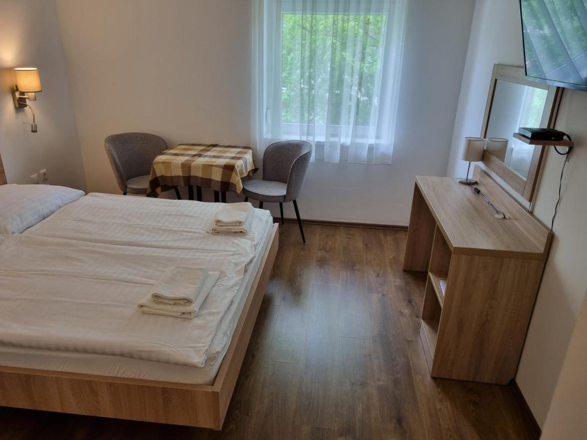 Adam Apartmanhaz Шиофок Номер фото