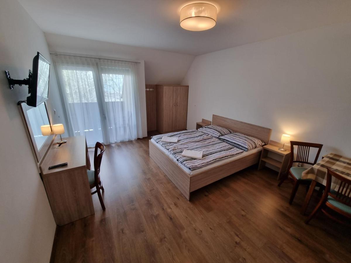Adam Apartmanhaz Шиофок Экстерьер фото