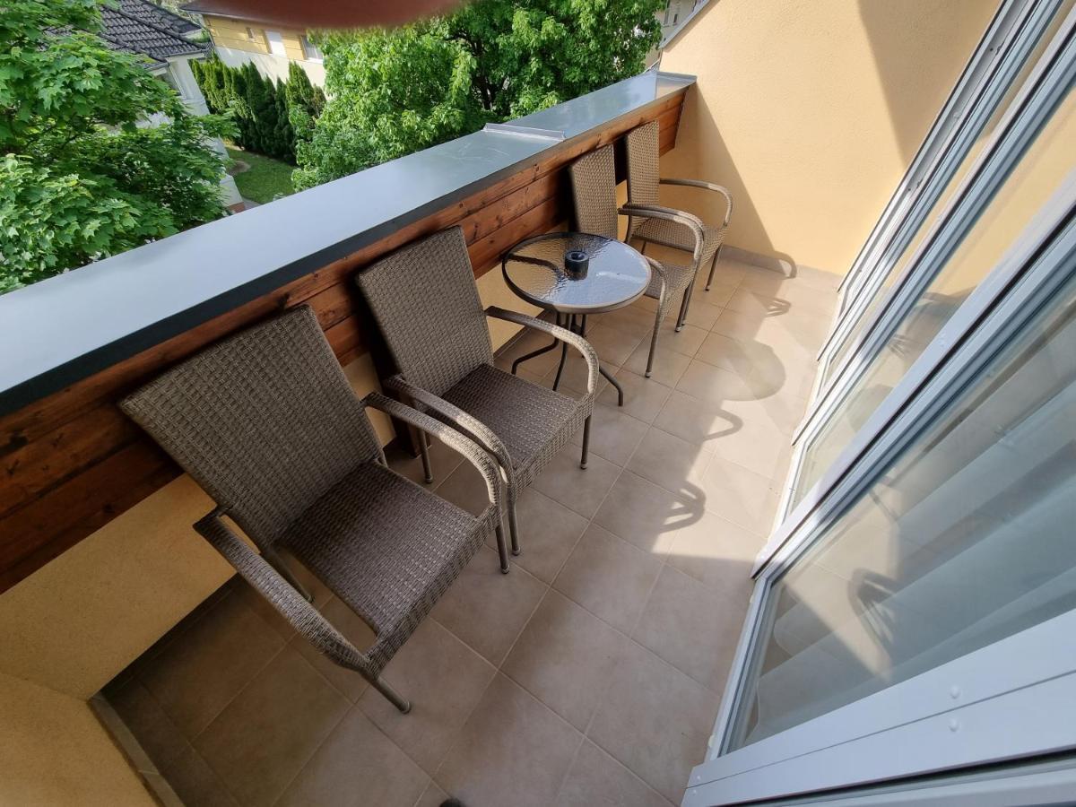 Adam Apartmanhaz Шиофок Номер фото