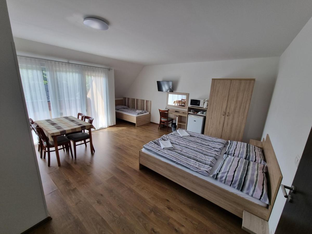 Adam Apartmanhaz Шиофок Экстерьер фото