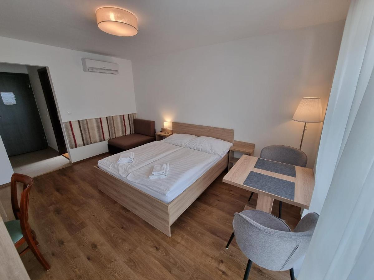 Adam Apartmanhaz Шиофок Экстерьер фото