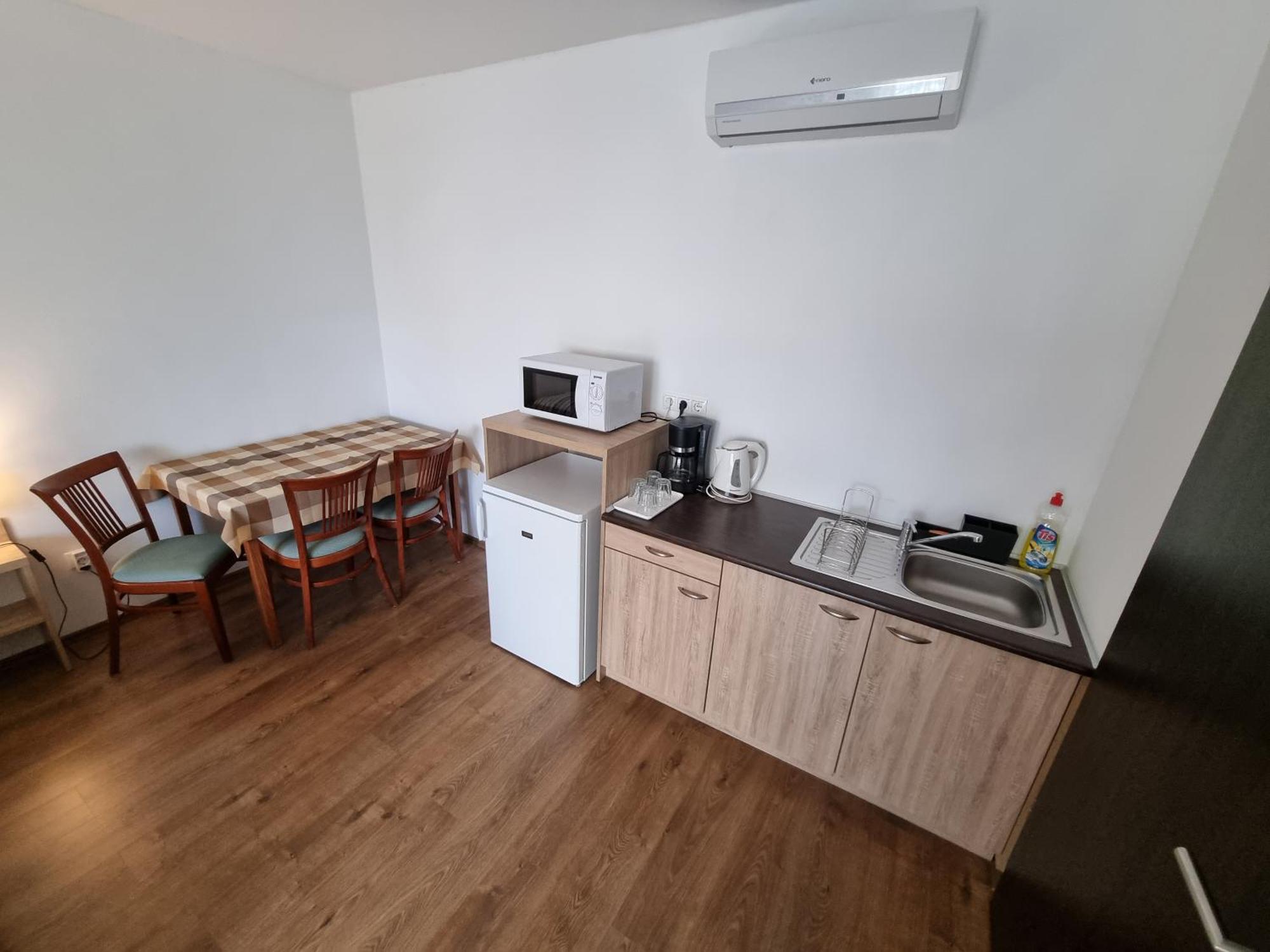 Adam Apartmanhaz Шиофок Номер фото