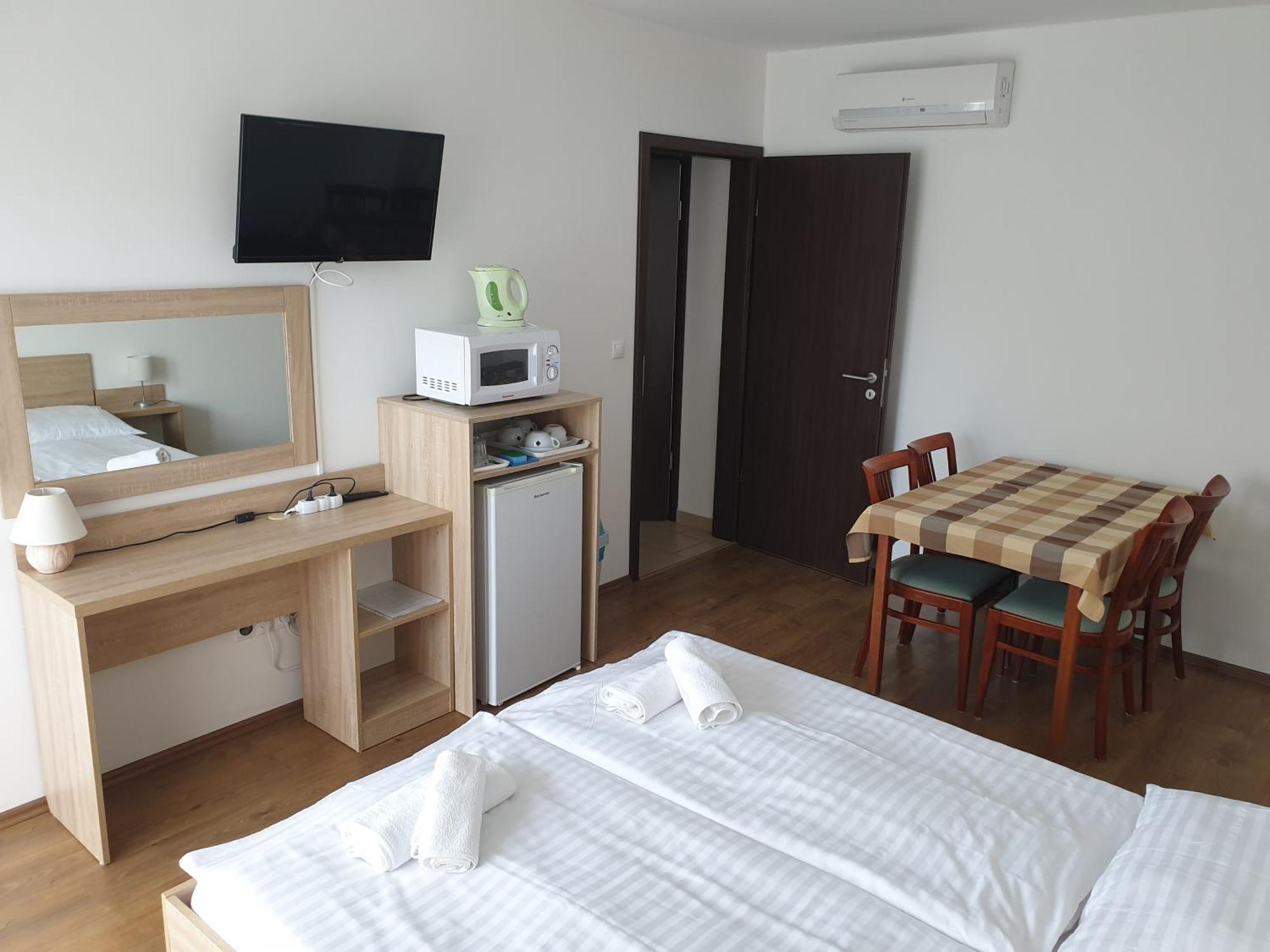 Adam Apartmanhaz Шиофок Номер фото
