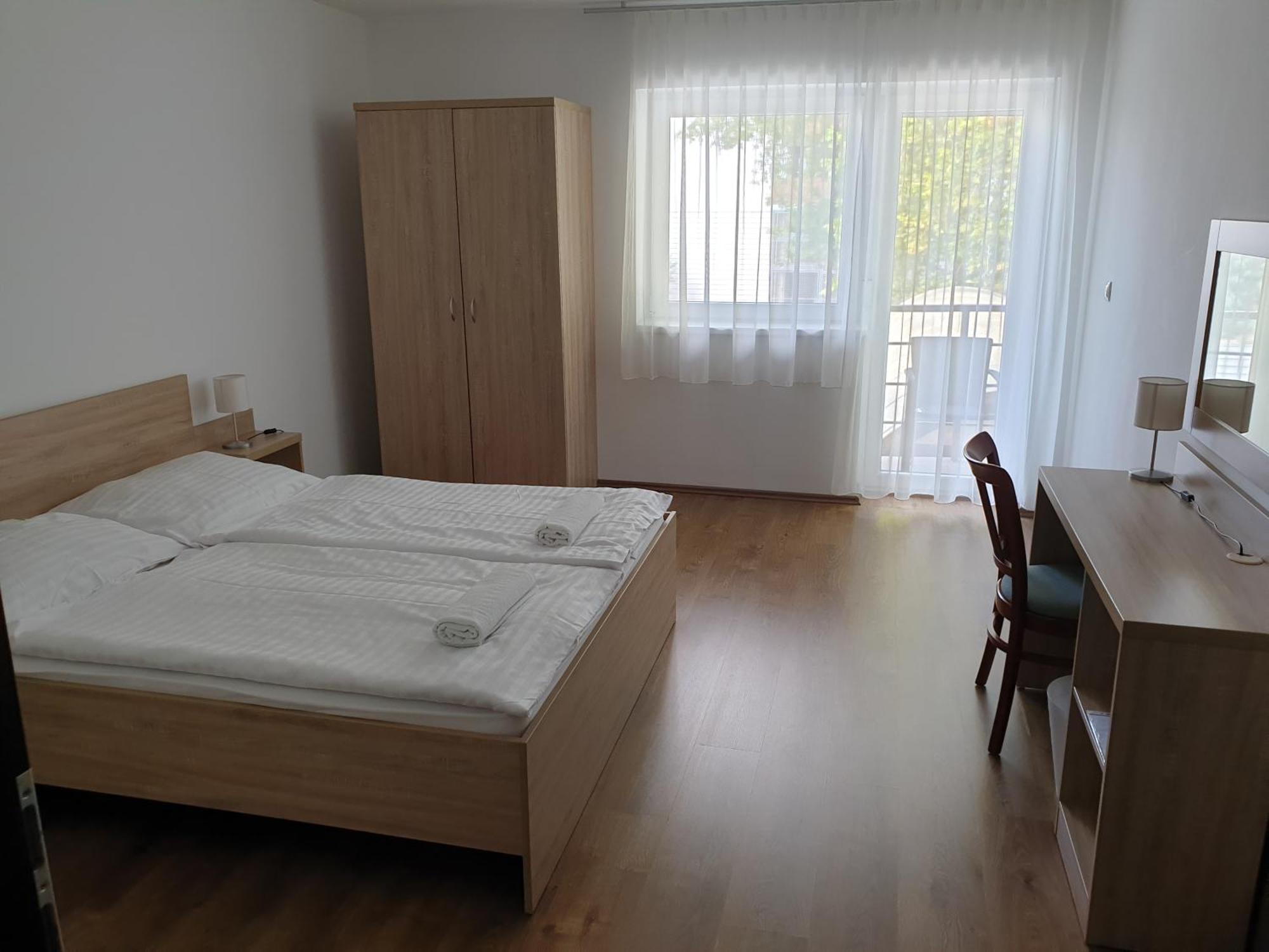 Adam Apartmanhaz Шиофок Номер фото