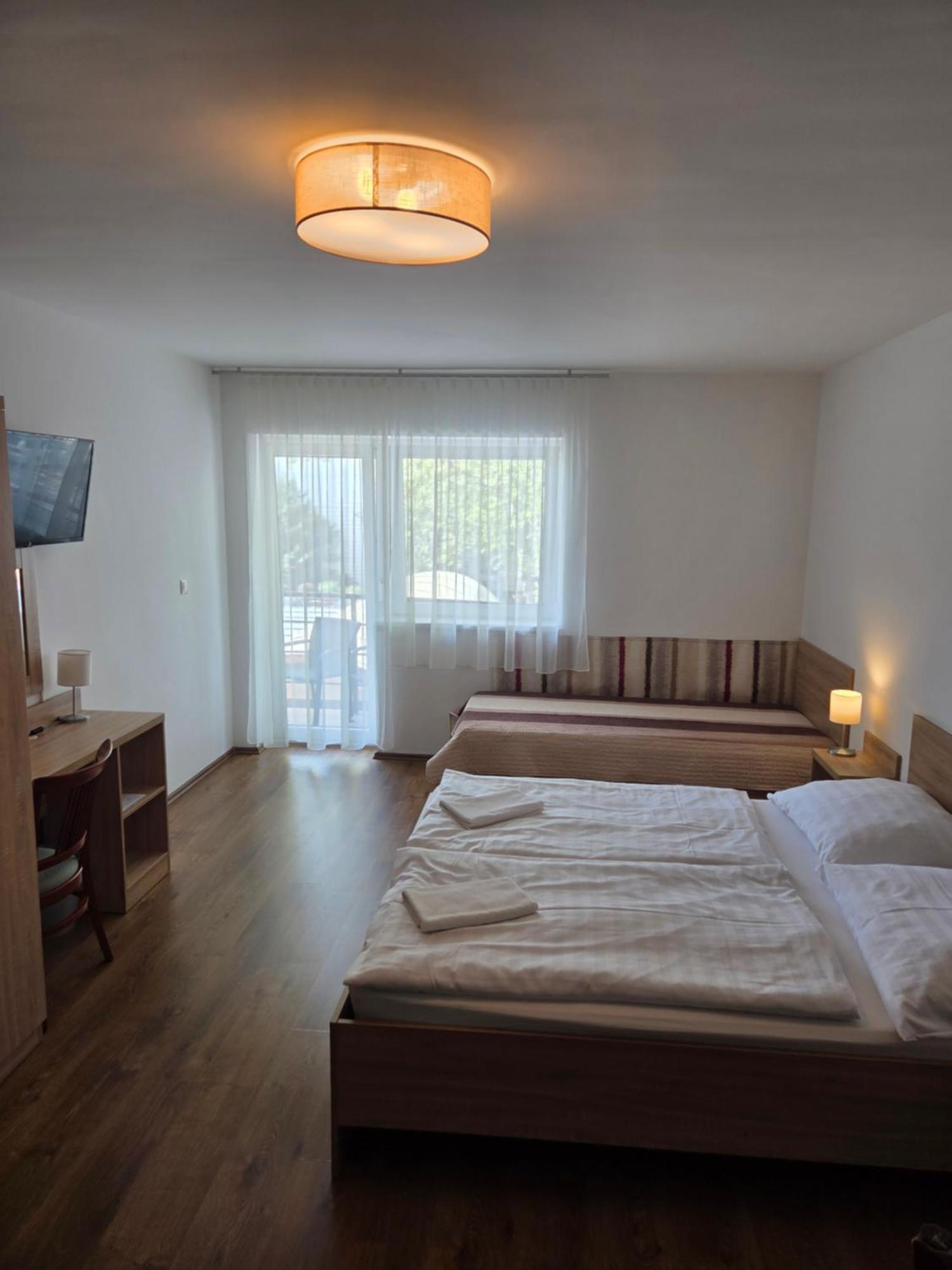 Adam Apartmanhaz Шиофок Экстерьер фото